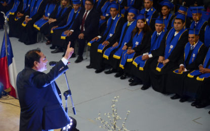 84 alumnos se graduaron como la primera generación de educación nocturna del colegio Simón Bolívar