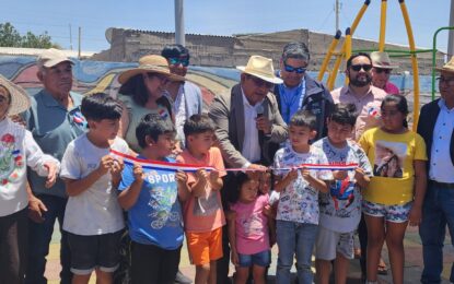 Inauguran nuevos juegos infantiles en plazas de Huara