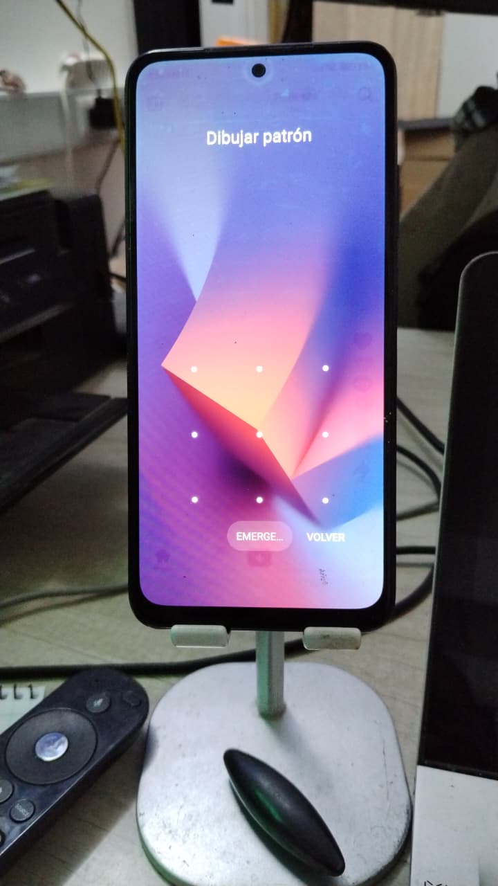 Te roban el celular, pero también pueden comprometer tu identidad digital: experto entrega claves para proteger tus cuentas
