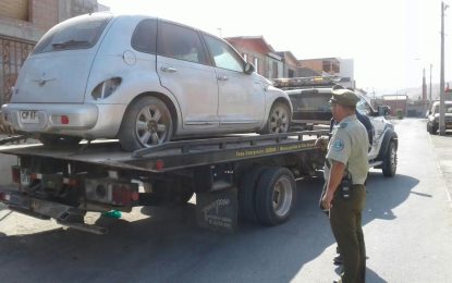 CARABINEROS Y MUNICIPIO DE ALTO HOSPICIO REALIZAN OPERATIVO PARA RETIRAR VEHÍCULOS ABANDONADOS