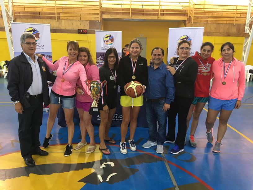 Campeonato de básquetbol senior damas reunió a hospicianos en el Gimnasio techado