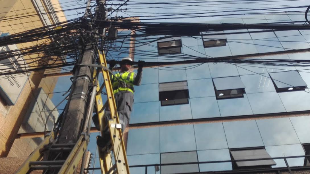 Tránsito en calle Tarapacá entre Ramírez y Obispo Labbé será cortado este miércoles por la mañana debido a obras de retiro de cable en desuso