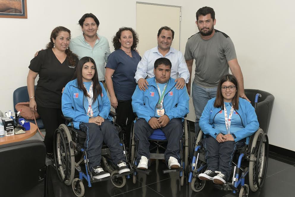 Deportistas paralímpicos medallistas visitaron al alcalde Patricio Ferreira