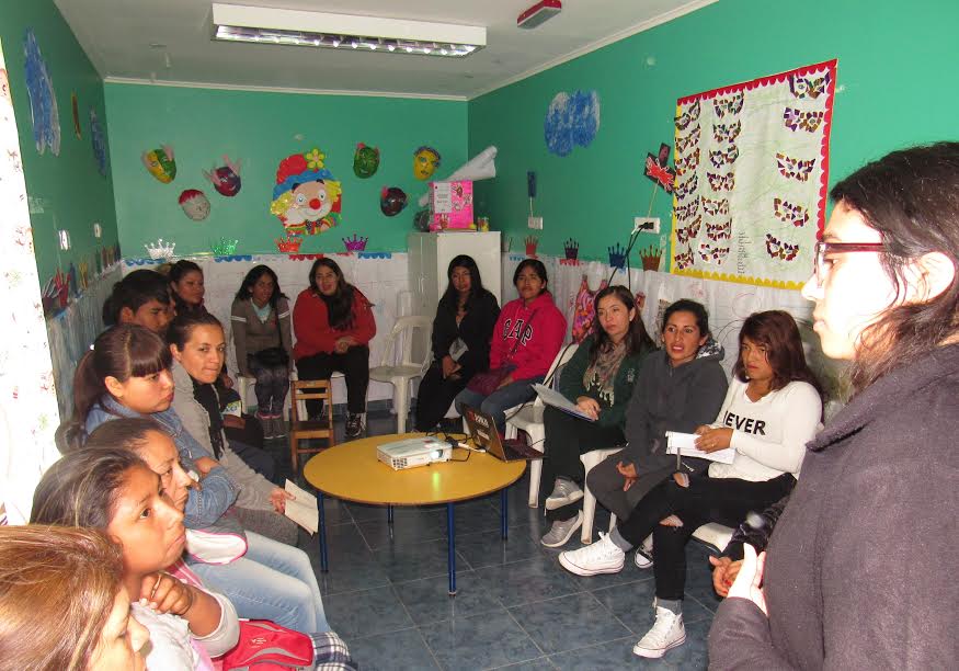 Apoderados del Jardín Brumitas participaron en taller de estandarización de colaciones