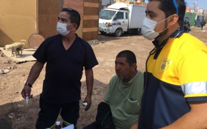 Alcalde Patricio Ferreira asiste a vecinos afectados por emergencia sanitaria