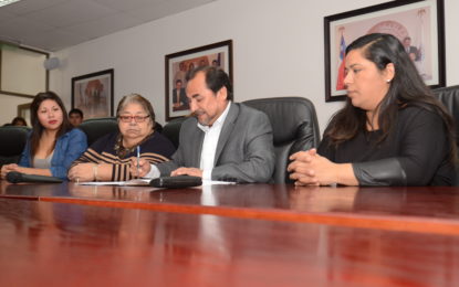 Alcalde Patricio Ferreira apoya a comité de vivienda de Alto Hospicio