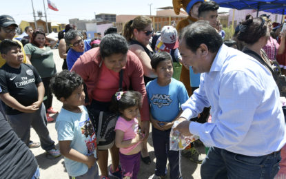 Con la entrega de regalos en 11 juntas vecinales partió Caravana del Viejito Pascuero en Alto Hospicio