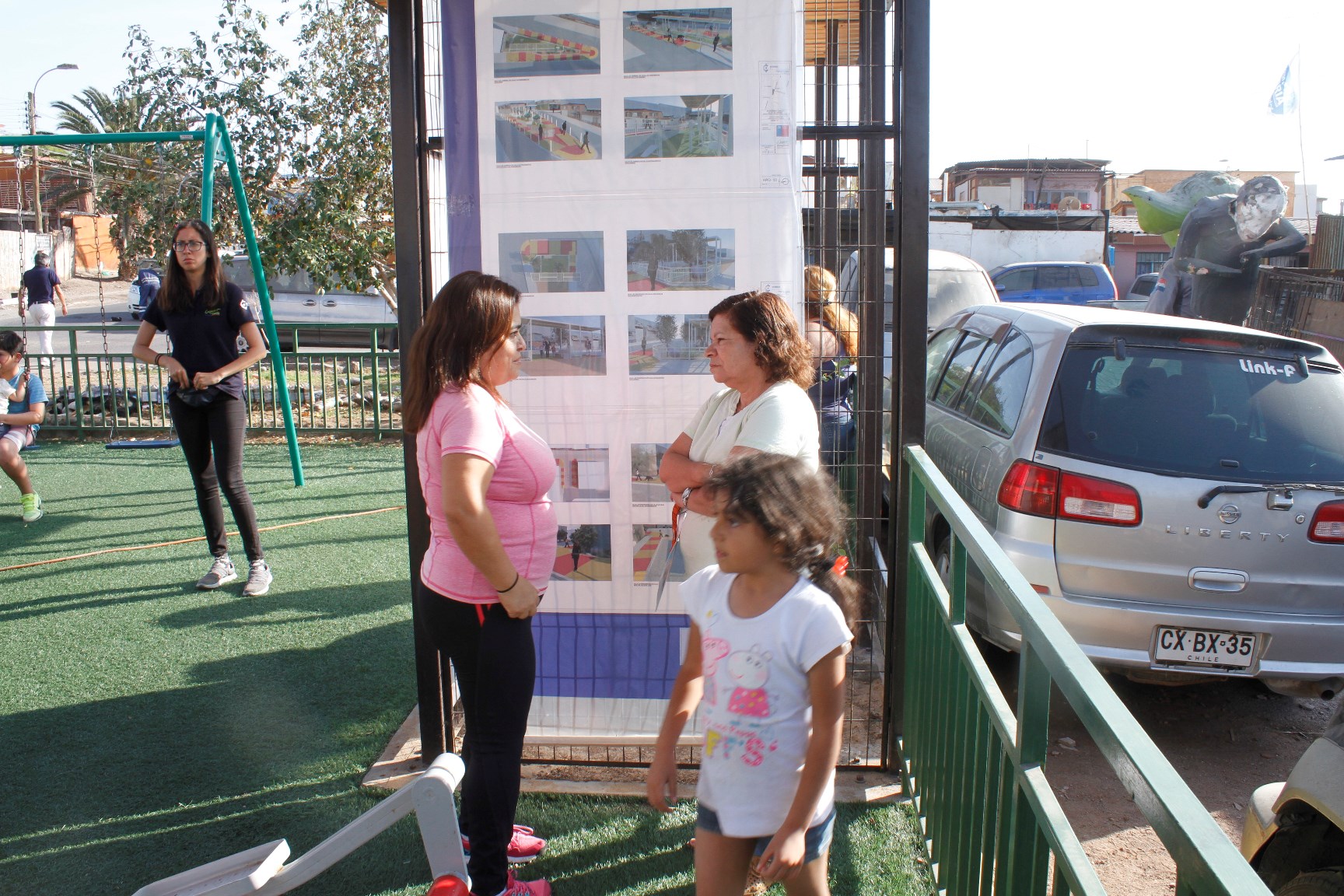 Vecinos de barrio Padre Hurtado-Nuevo Chile conocen proyectos que se ejecutarán en su sector