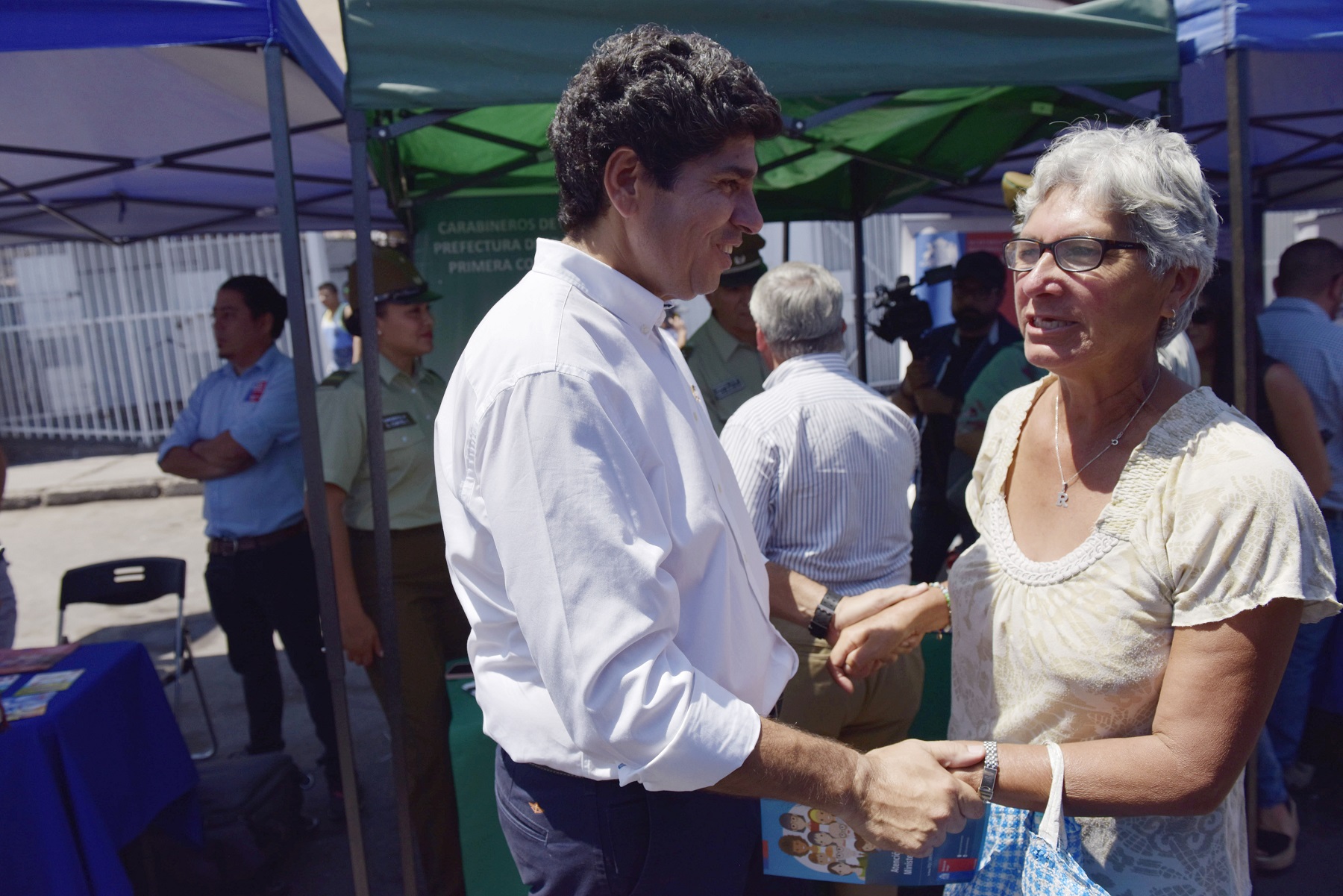 Autoridades dialogaron con vecinos y vecinas en sector del Agro    Estreno en terreno  del gabinete regional