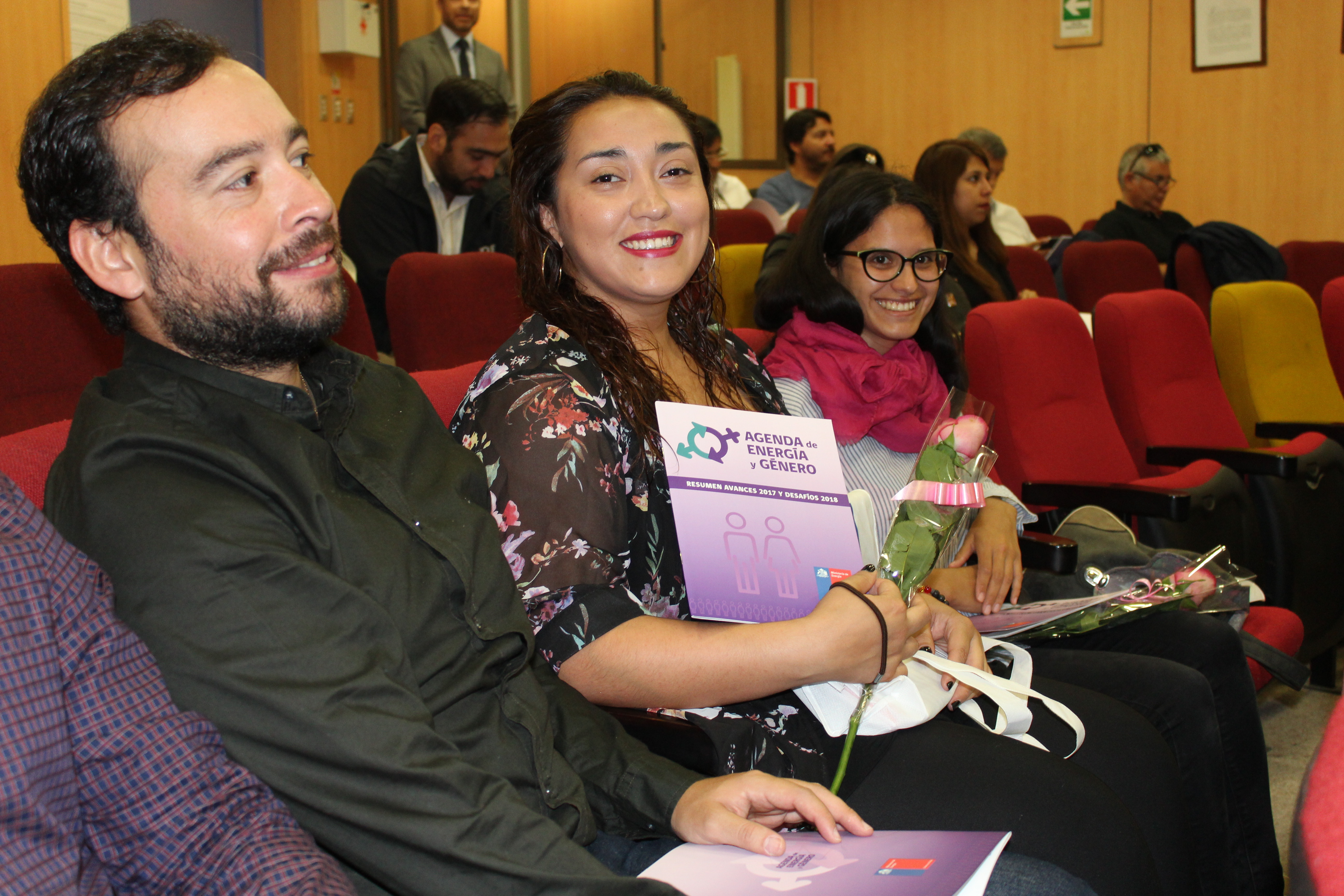 Energía conmemora el Día de la Mujer impulsando nueva Agenda de Energía y Género.