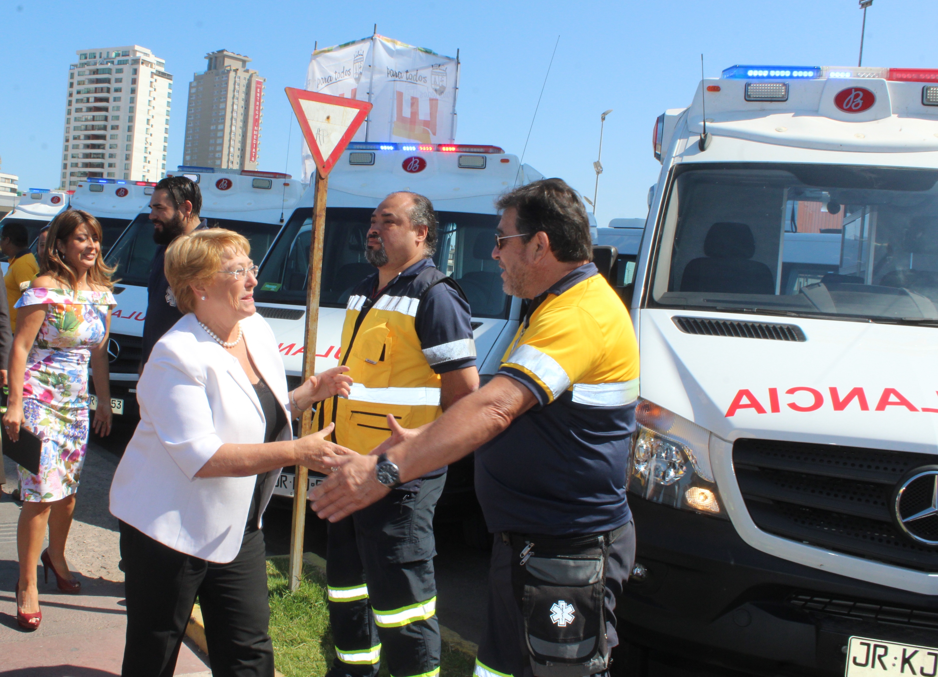 PRESIDENTA BACHELET ENTREGA MODERNAS AMBULANCIAS PARA SALUD MUNICIPAL DE IQUIQUE