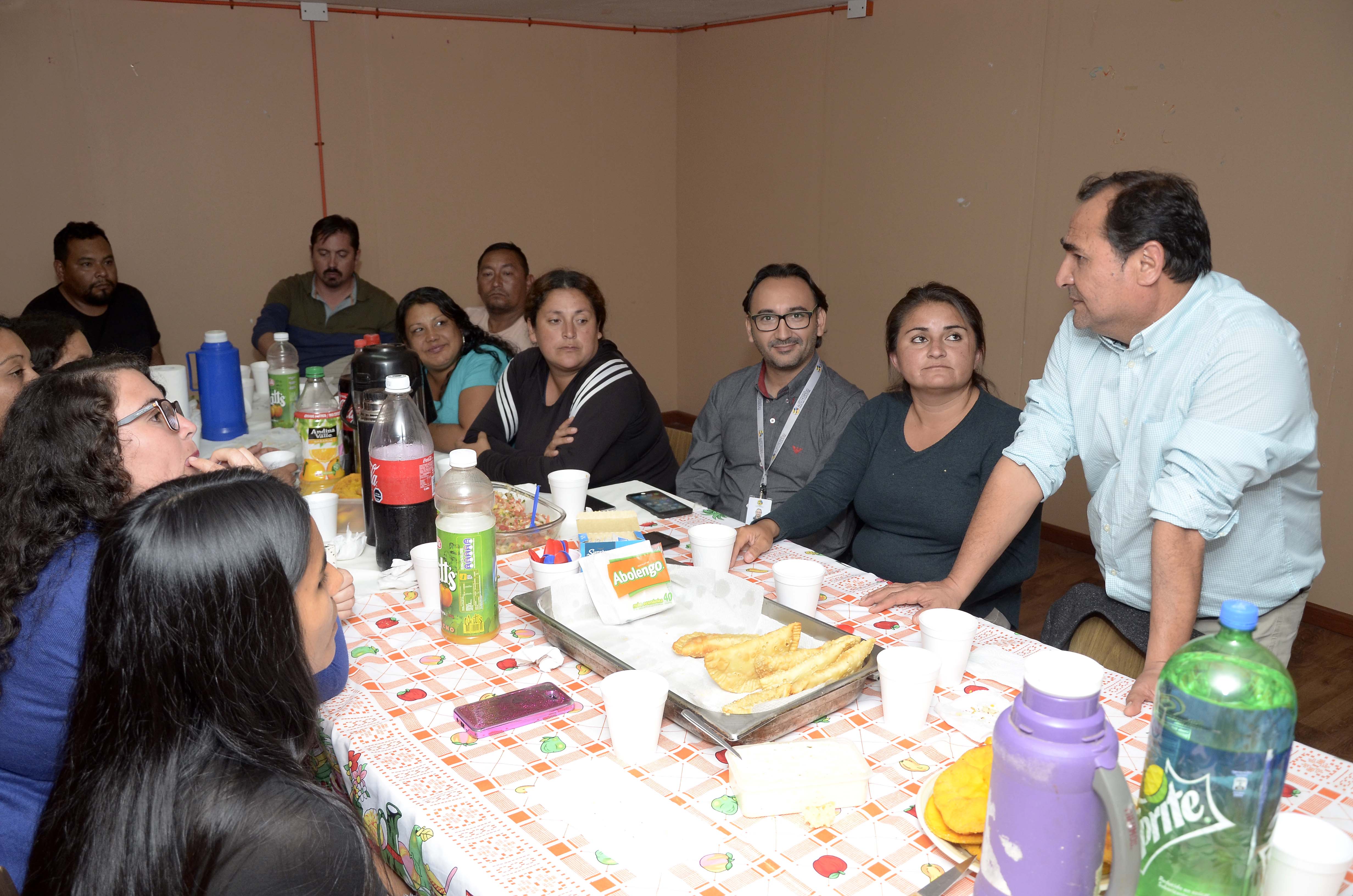 Alcalde Patricio Ferreira comparte once con vecinos del barrio de emergencia “Nuestra señora del Carmen”