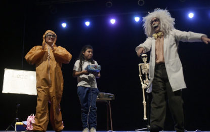 Estudiantes presenciaron la obra de teatro “Piña Albahaca, una aventura saludable”