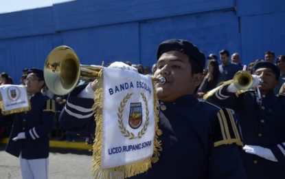 Con un impecable desfile la comunidad de Alto Hospicio conmemoró las Glorias Navales del Combate Naval de Iquique en la Plaza de Armas