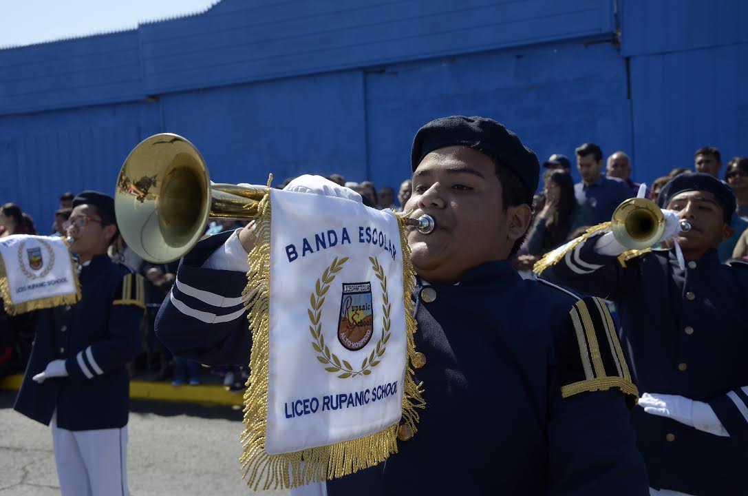 Con un impecable desfile la comunidad de Alto Hospicio conmemoró las Glorias Navales del Combate Naval de Iquique en la Plaza de Armas