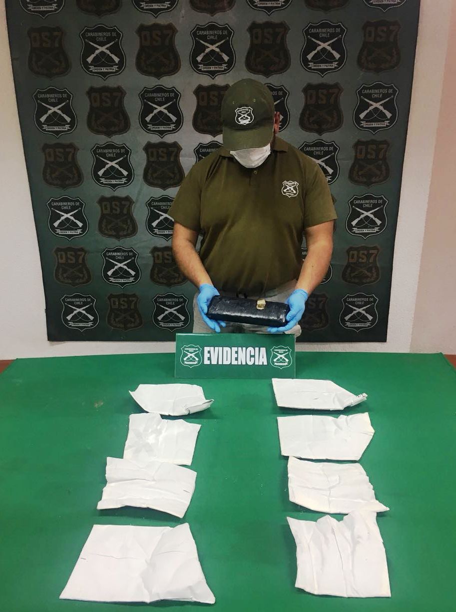 O.S.7 IQUIQUE DETIENE A DOS PERSONAS QUE LLEVABAN DROGAS OCULTAS EN SU ROPA INTERIOR