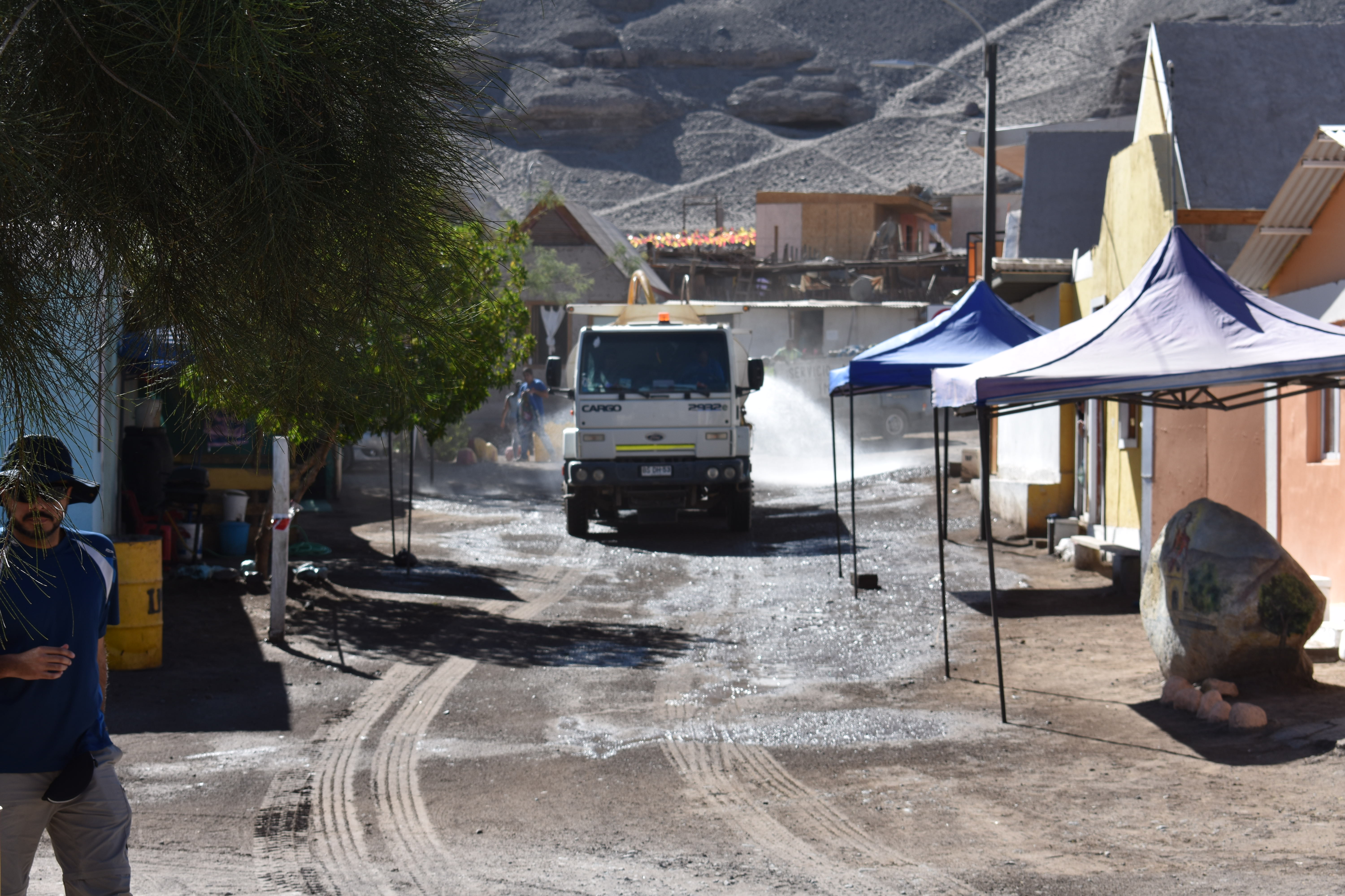 Peregrinos destacan reparto  de agua y retiro de basura