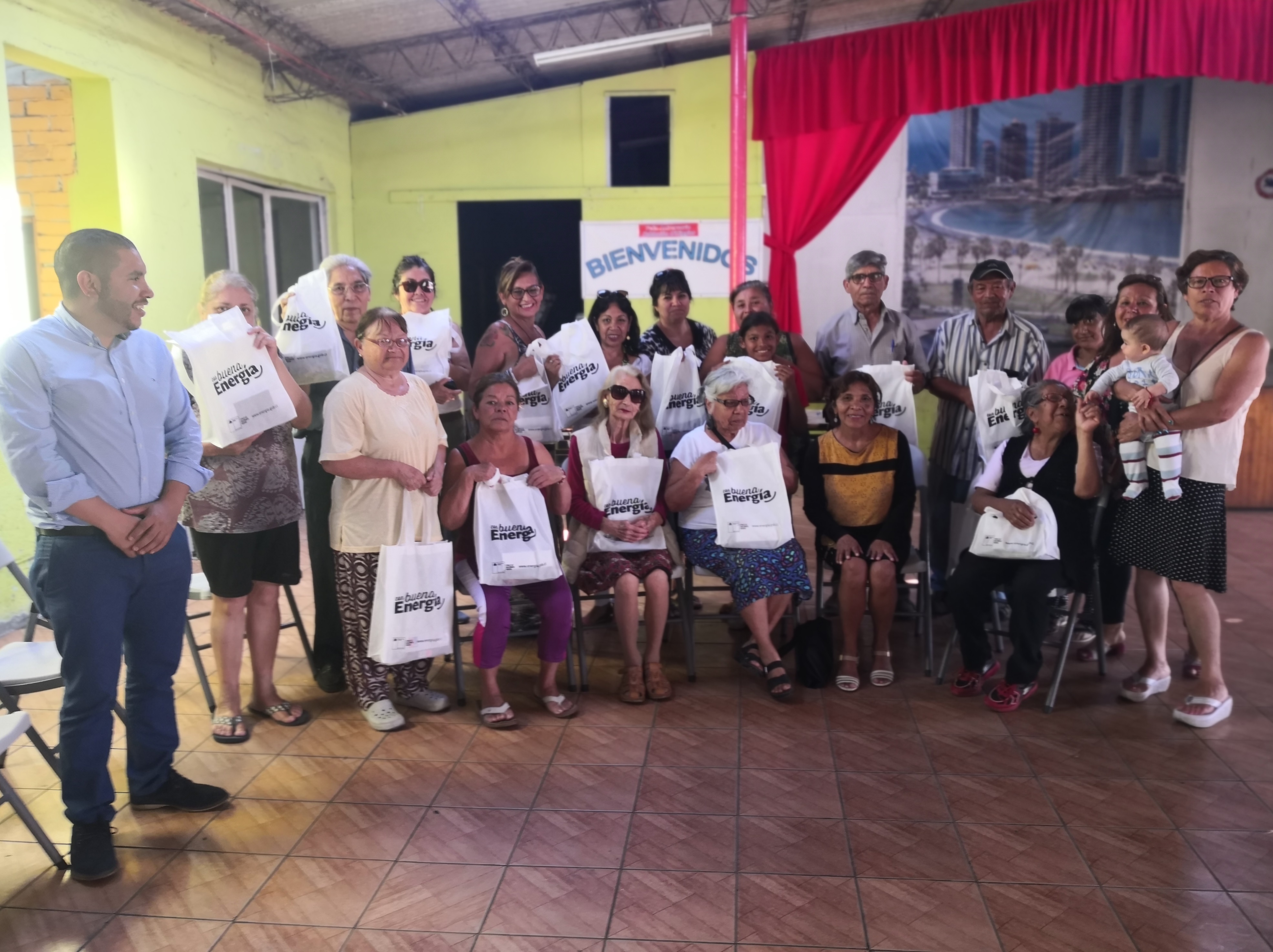 Energía entregar herramientas de Eficiencia Energética a vecinos de Iquique