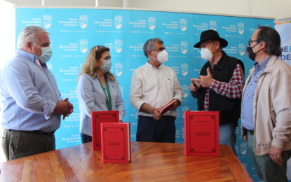 Libros históricos de Tarapacá potenciarán  educación en colegios municipales de Iquique