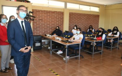 MINISTRO FIGUEROA VISITA COLEGIO TÉCNICO DE MUJERES EN EL DÍA INTERNACIONAL DE LA MUJER