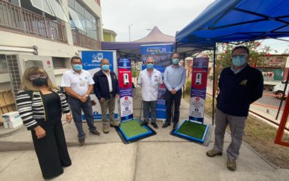 Dos tótems sanitizadores donó Camanchaca al Hospital Regional de Iquique