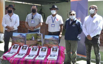 Conadi patrocinó dos publicaciones que revitalizan la cultura e historia de los pueblos Aymaras y Quechuas