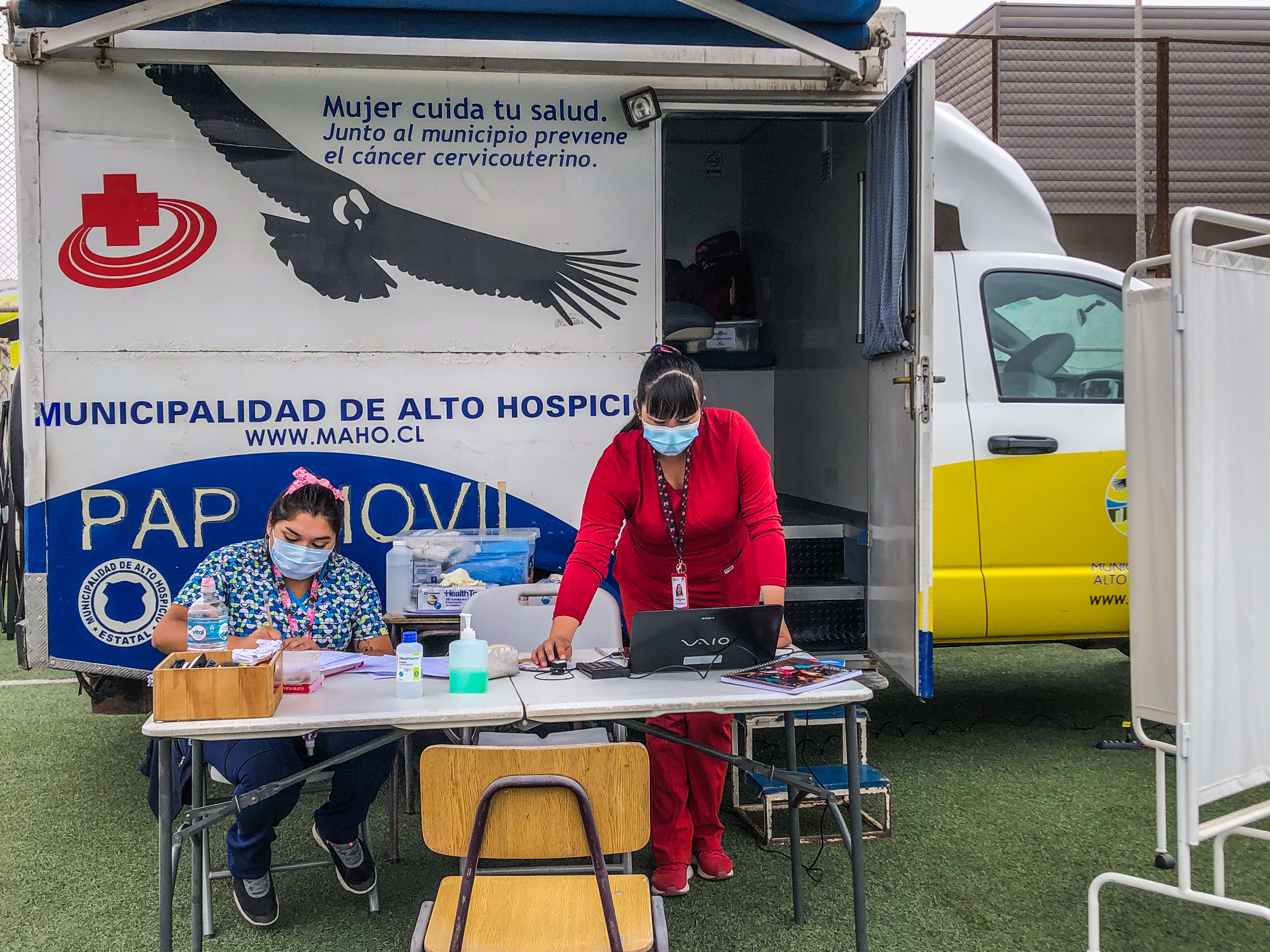 Papmóvil se instala en Estadio Municipal de Alto Hospicio para realización de examen del Papanicolau