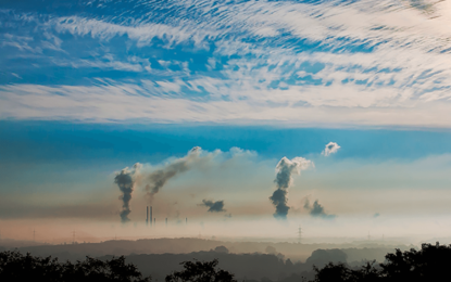 Expertos U. Chile alertan sobre mayor probabilidad de contagios por aumento de contaminación atmosférica en invierno