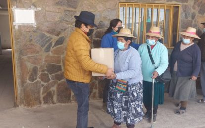 Municipio de Colchane entrega alimentos a adultos mayores de la comuna