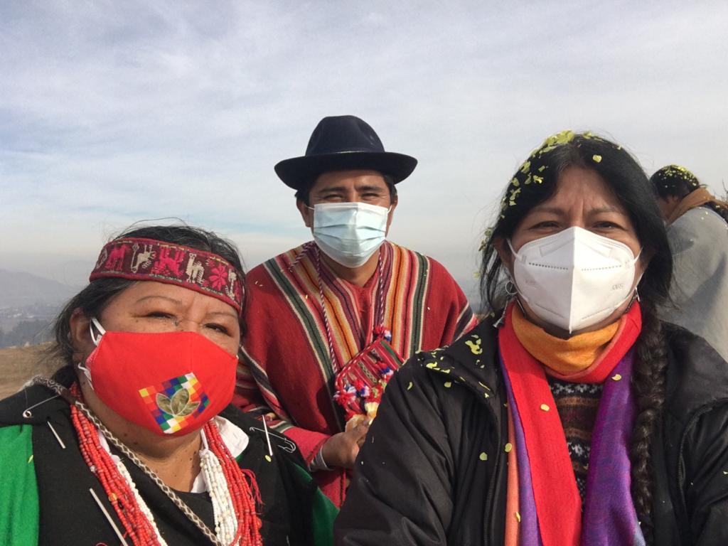 En el cerro Chena, en San Bernardo, grupo de convencionales de origen indígena participaron en ceremonia ancestral