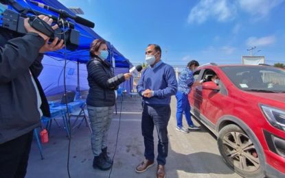 Vacunación contra el COVID-19 sobre ruedas en estacionamiento de Placa Bancaria