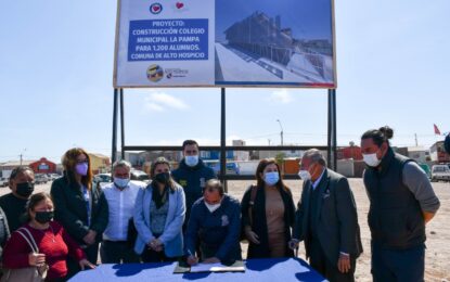 Firman Convenio de colaboración para construcción de Colegio Municipal en el sector de La Pampa