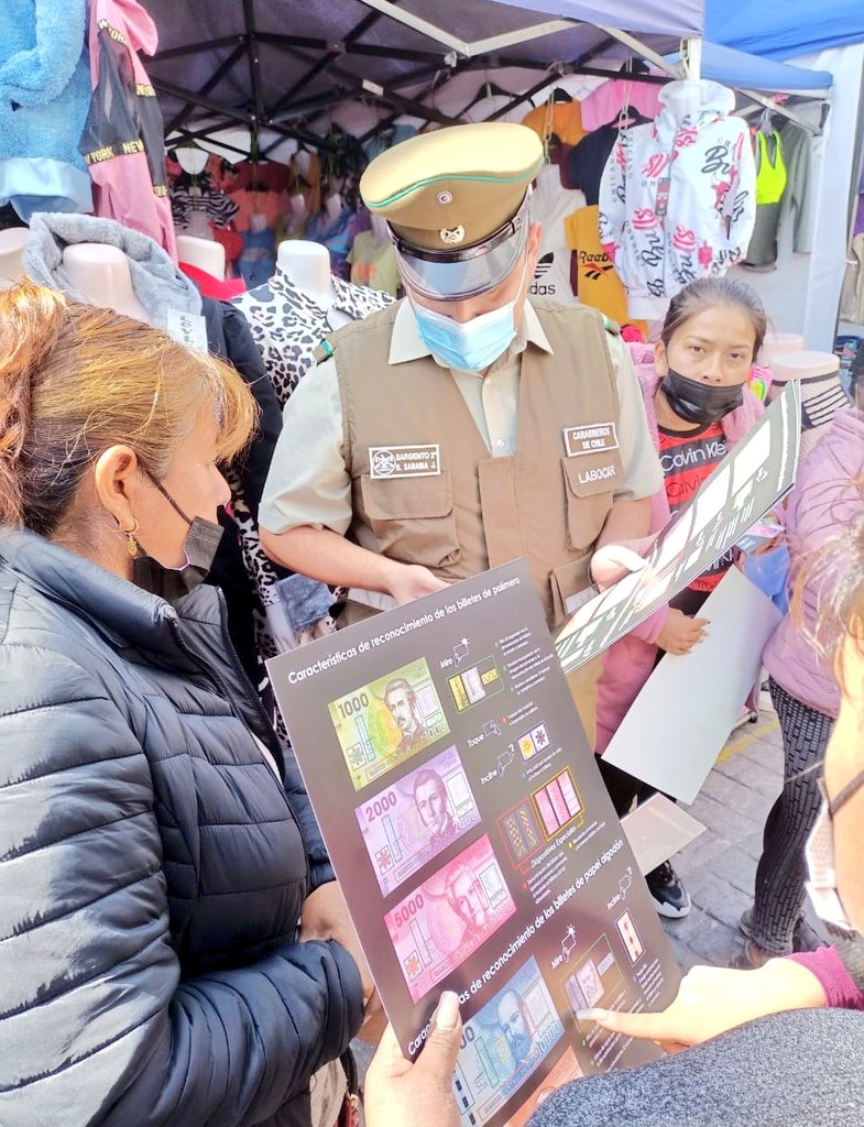 CARABINEROS DEL LABOCAR IQUIQUE ENSEÑA A RECONOCER BILLETES FALSOS