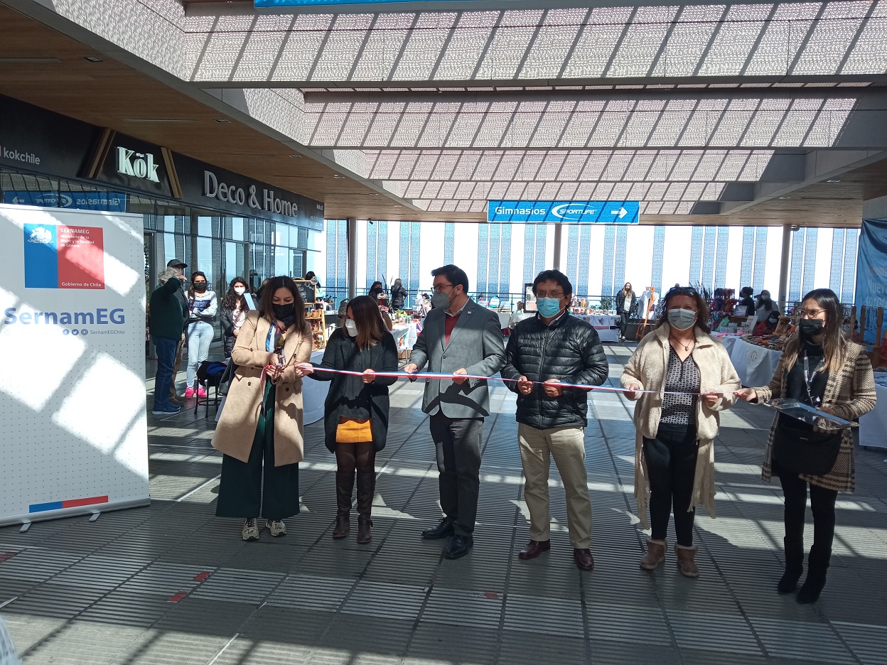 Expositoras por la identidad regional en Feria Mujer Emprende