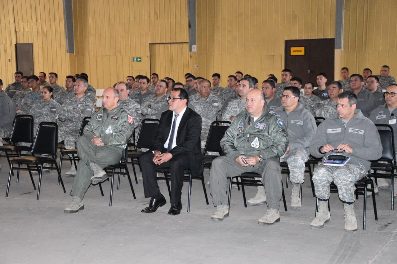 MINISTERIO DE TRANSPORTES DICTÓ CHARLA DE SEGURIDAD VIAL A FUNCIONARIOS DE LA FUERZA AÉREA