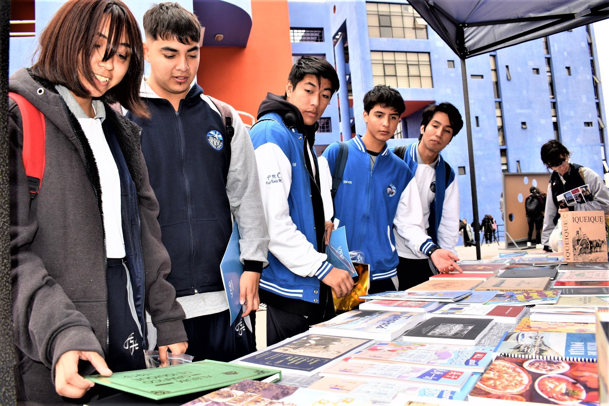 UNAP fomentó la lectura entre jóvenes   con masivo Encuentro del Libro en Iquique 