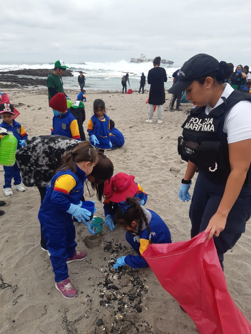 Realizan operativo de limpieza en playa Bellavista