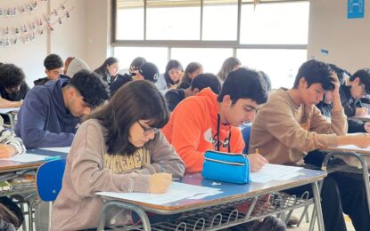 Más de 300 alumnos rindieron ensayo nacional PAES de U. Santa María en el Colegio Bajo Molle