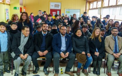 Ministro de Educación visita Región de O’Higgins y anuncia entrega de $450 millones para mejorar escuela: “Necesitamos generar condiciones habilitantes para el aprendizaje” 