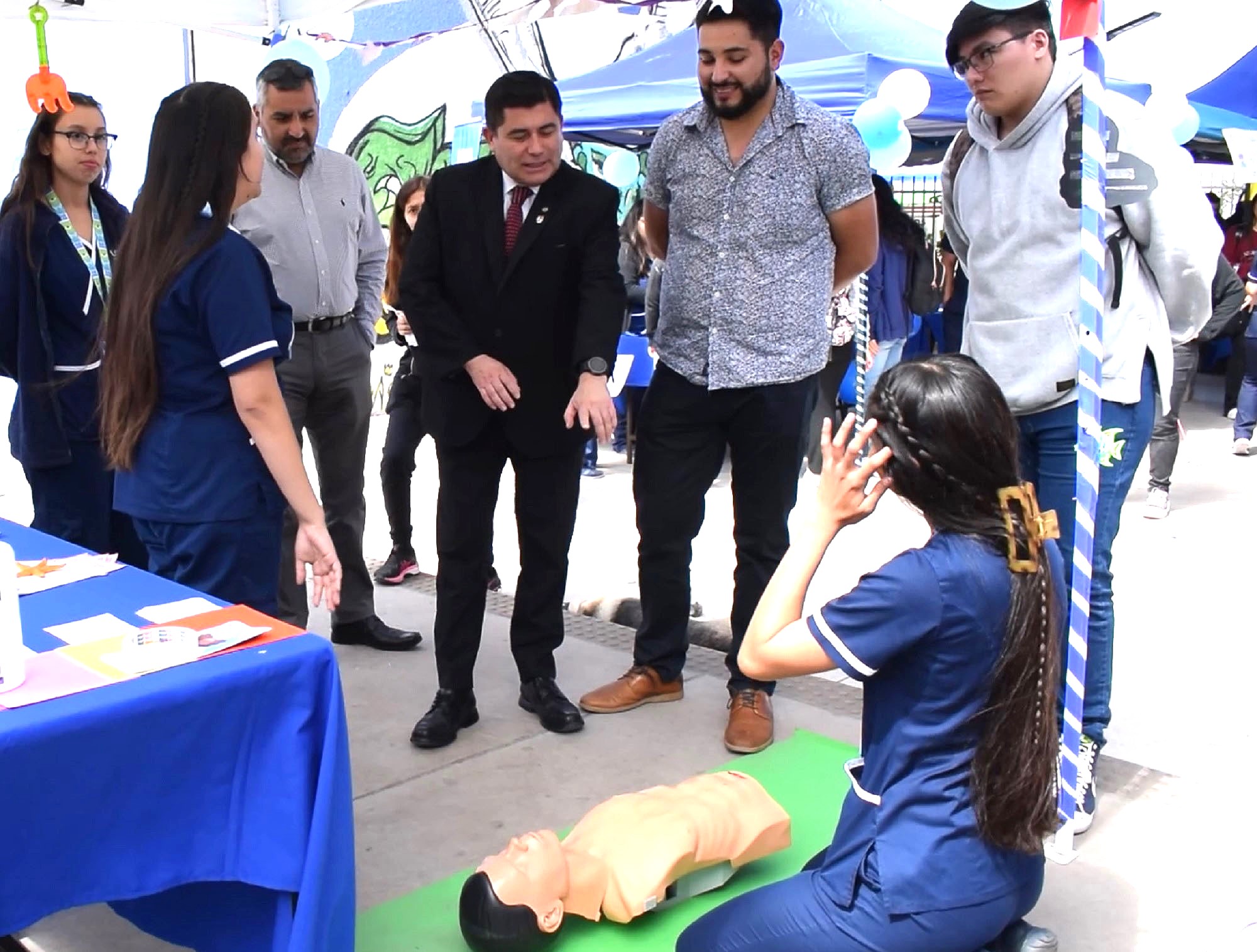 Estudiantes de Enfermería UNAP realizaron feria que promovió primeros auxilios y salud preventiva      