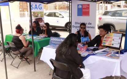 Vecinos del pueblo de Tarapacá reciben orientación en nueva Plaza Ciudadana