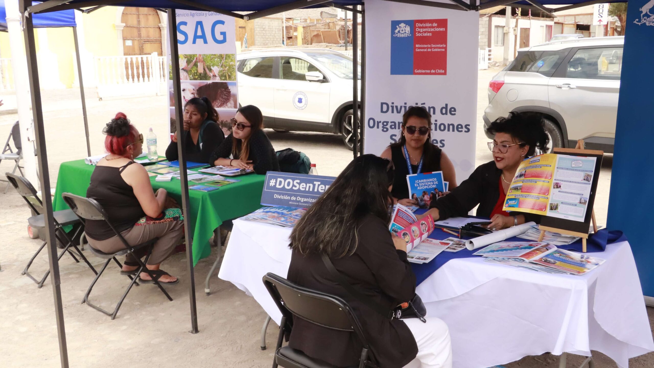 Vecinos del pueblo de Tarapacá reciben orientación en nueva Plaza Ciudadana