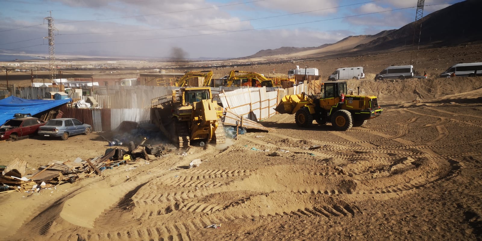 Bienes Nacionales y Delegación Presidencial desalojan 11 hectáreas ocupadas ilegalmente para fines industriales en sector La Chimba Alto Antofagasta