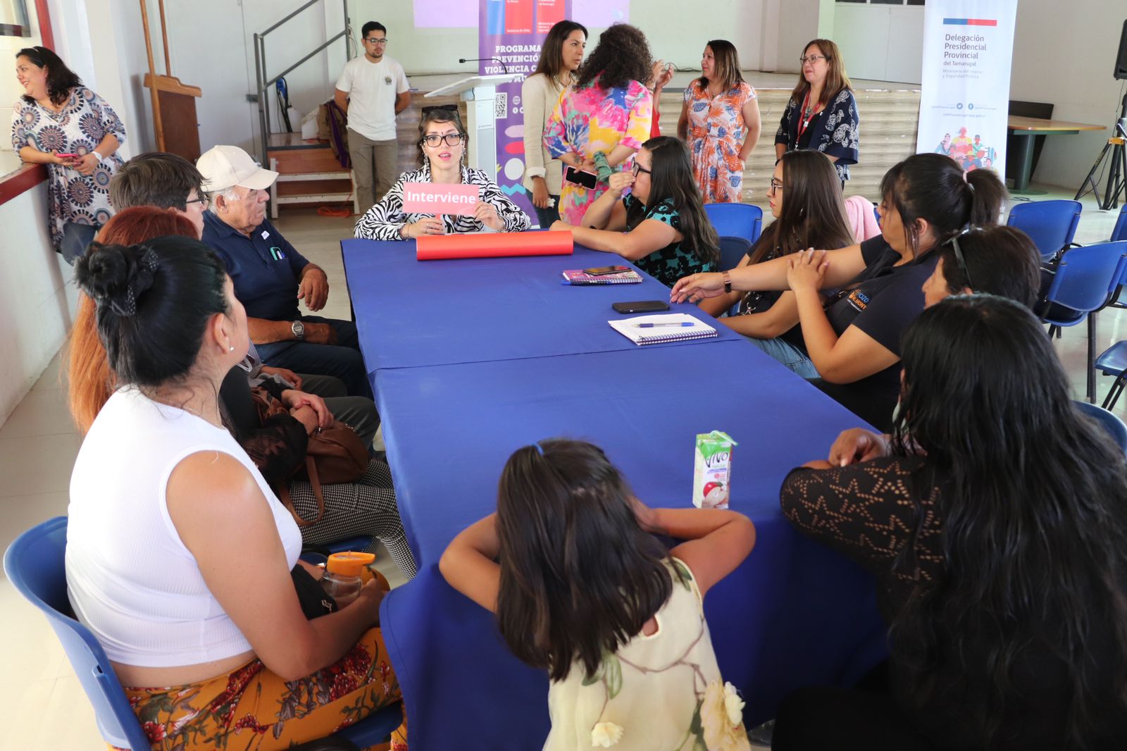 Realizan taller de prevención contra la violencia de género para mujeres del Tamarugal