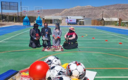 Inauguran renovada multicancha de la Escuela de Pachica Estudiantes realizaron una exhibición de escalada deportiva.