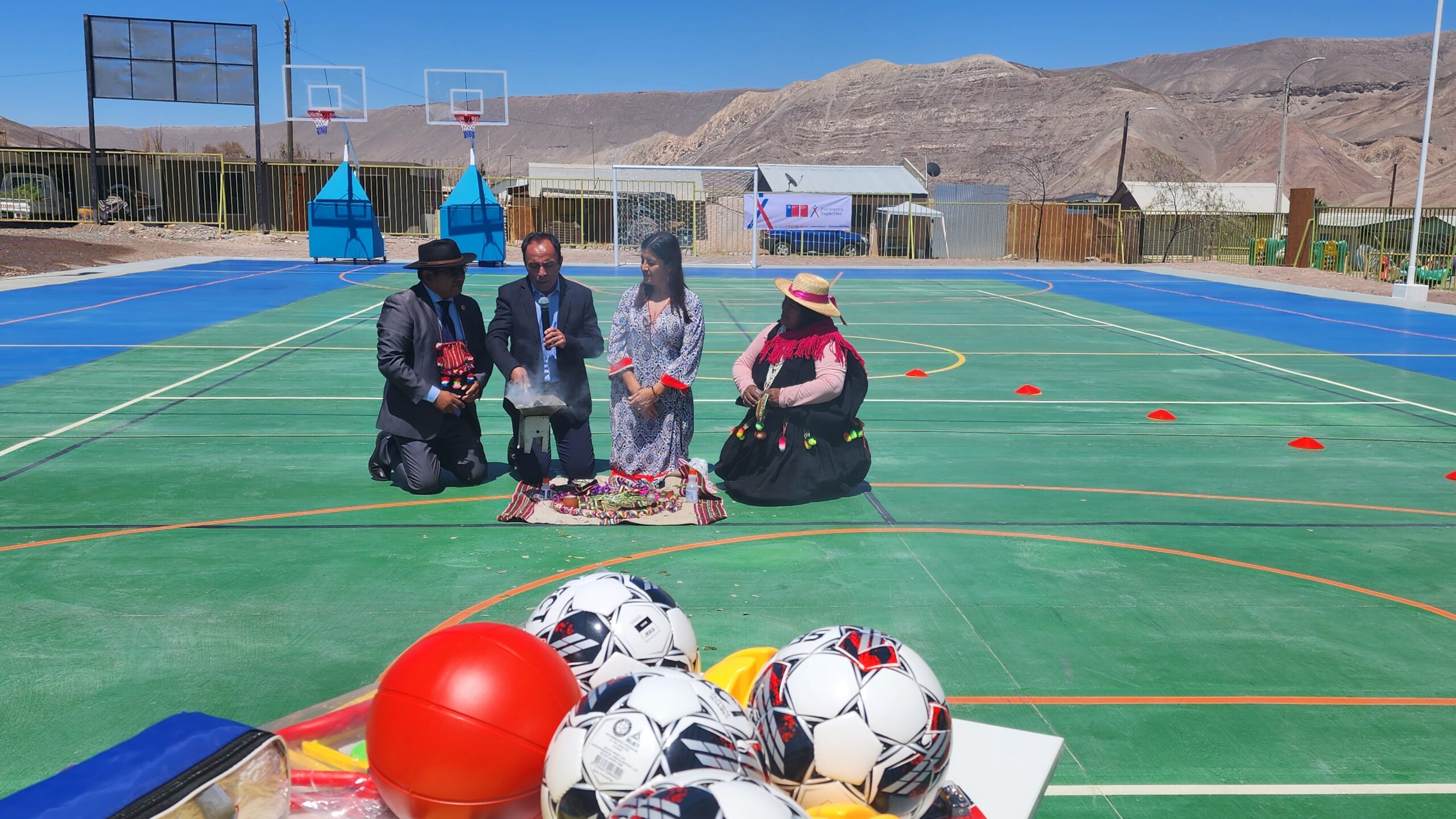 Inauguran renovada multicancha de la Escuela de Pachica Estudiantes realizaron una exhibición de escalada deportiva.