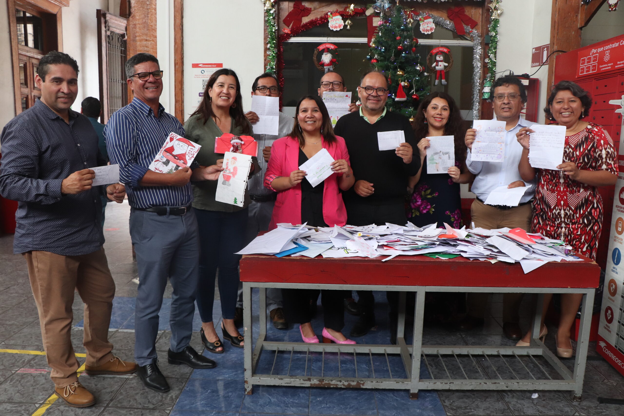 Gabinete regional apadrinó cartas de campaña navideña de Correos Chile