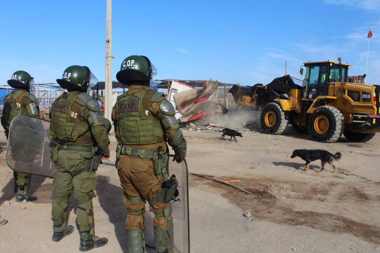 Bienes Nacionales recupera terreno donde operaba vertedero y comercio ilegal en Alto Hospicio