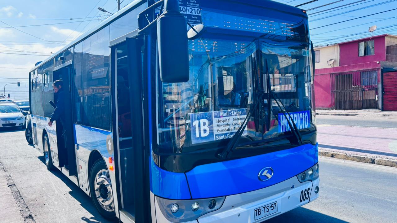 UN MES ANTES DE LO COMPROMETIDO: 22 BUSES RED QUE LLEGARON A TARAPACÁ YA ESTÁN OPERANDO 