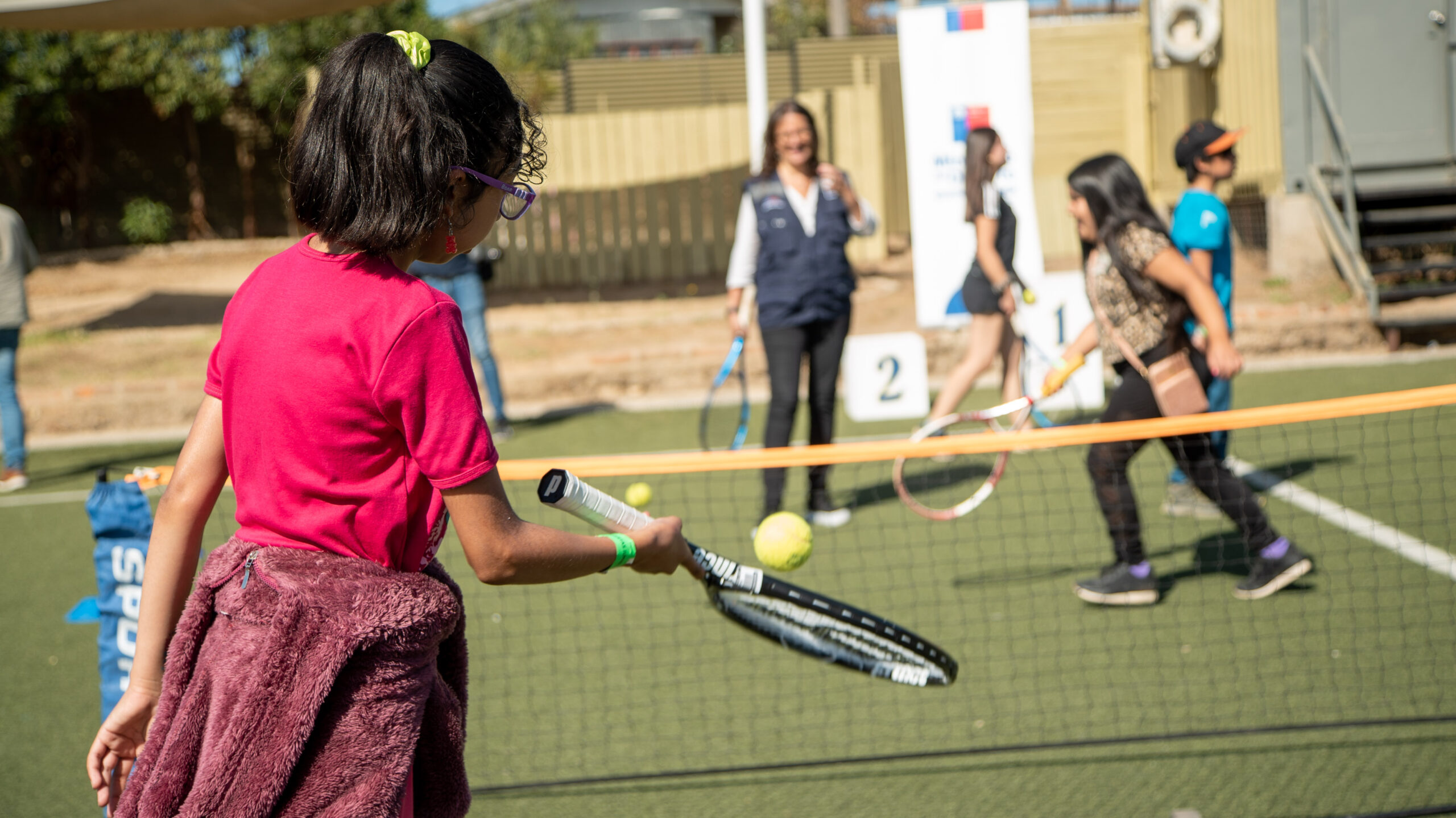 Ministerio de Educación y del Deporte visitan Escuelas Abiertas junto a destacados extenistas nacionales 